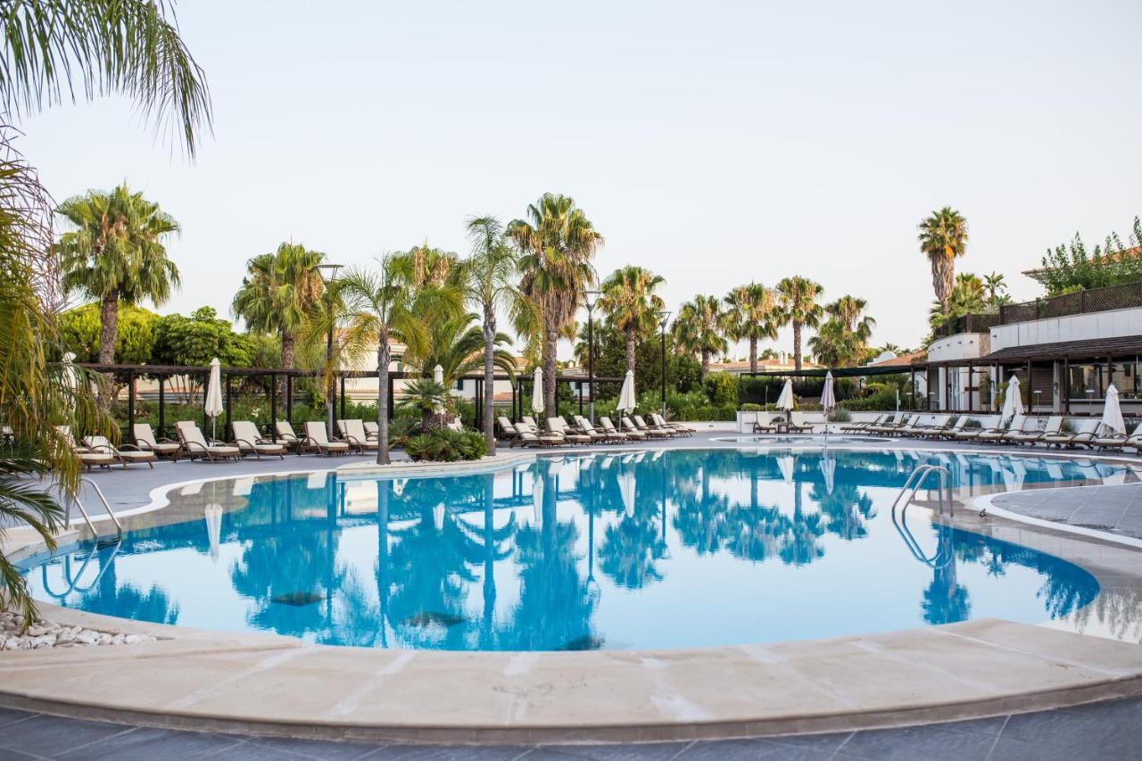 Wyndham Grand Algarve Hotel Quinta do Lago Eksteriør billede Pool at the hotel