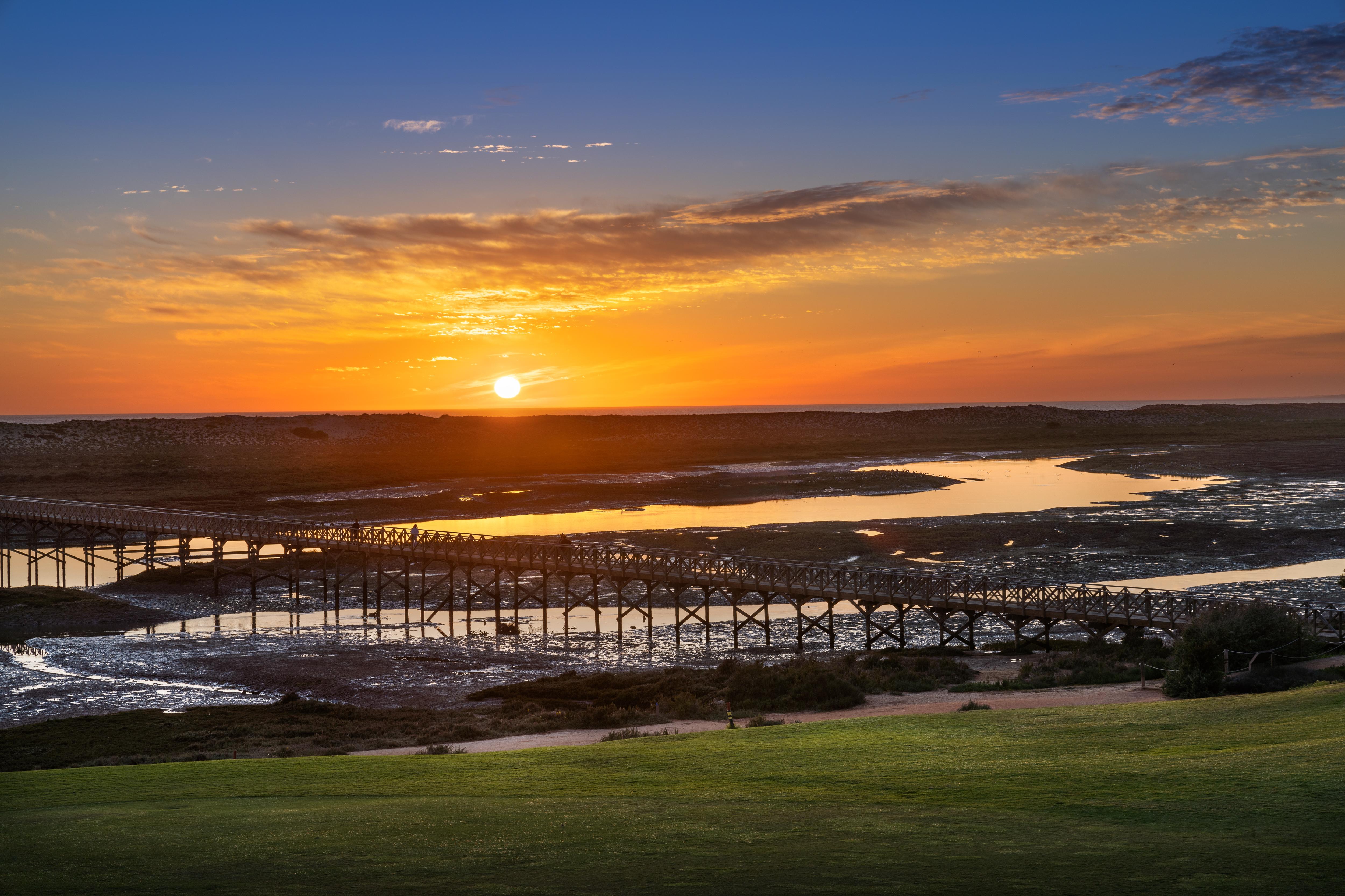 Wyndham Grand Algarve Hotel Quinta do Lago Eksteriør billede Sunset over the San Marcos River