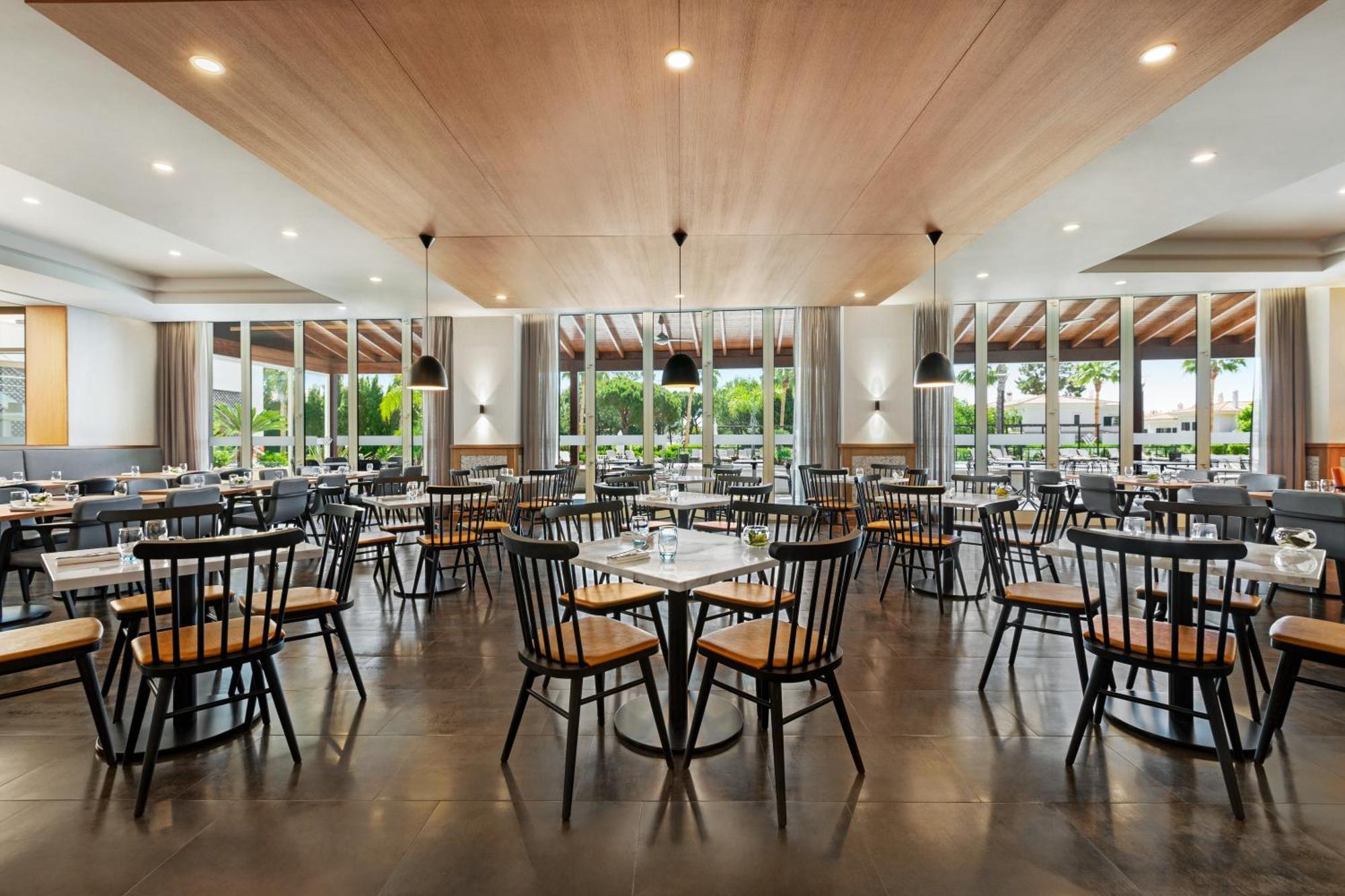 Wyndham Grand Algarve Hotel Quinta do Lago Eksteriør billede The interior of the restaurant