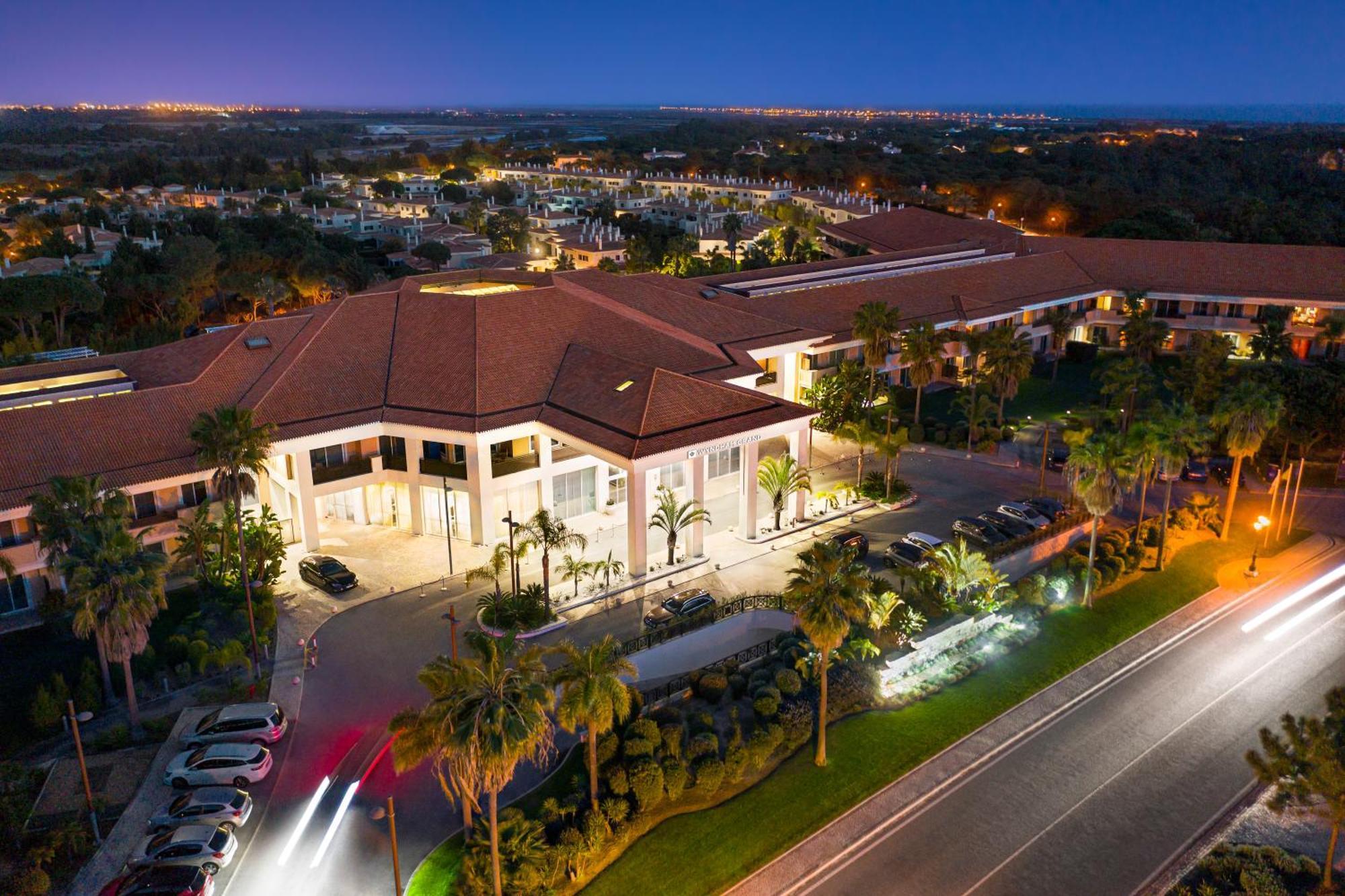 Wyndham Grand Algarve Hotel Quinta do Lago Eksteriør billede Aerial view of the Palm Beach Marriott